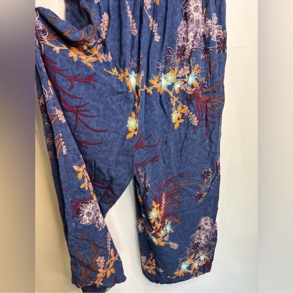 Monroe & Main Lightweight Floral Summer Tank Top V-Neck Jumpsuit - Picture 3 of 6